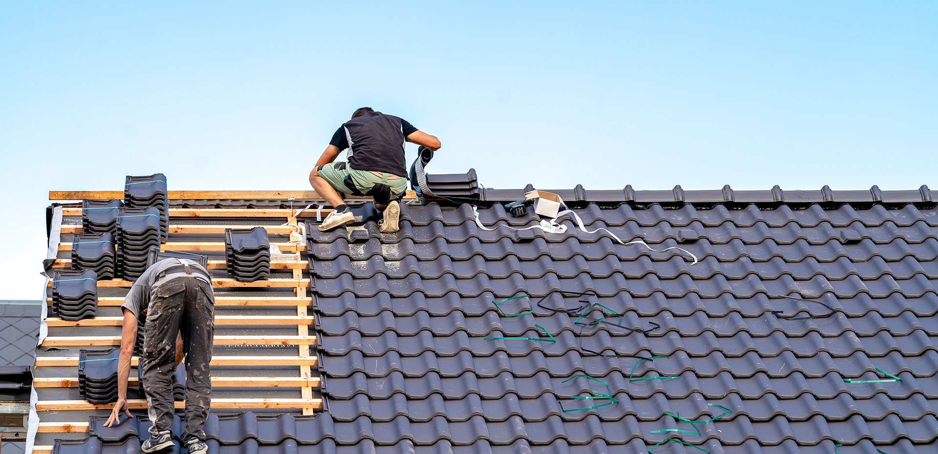 Image showing roofers working