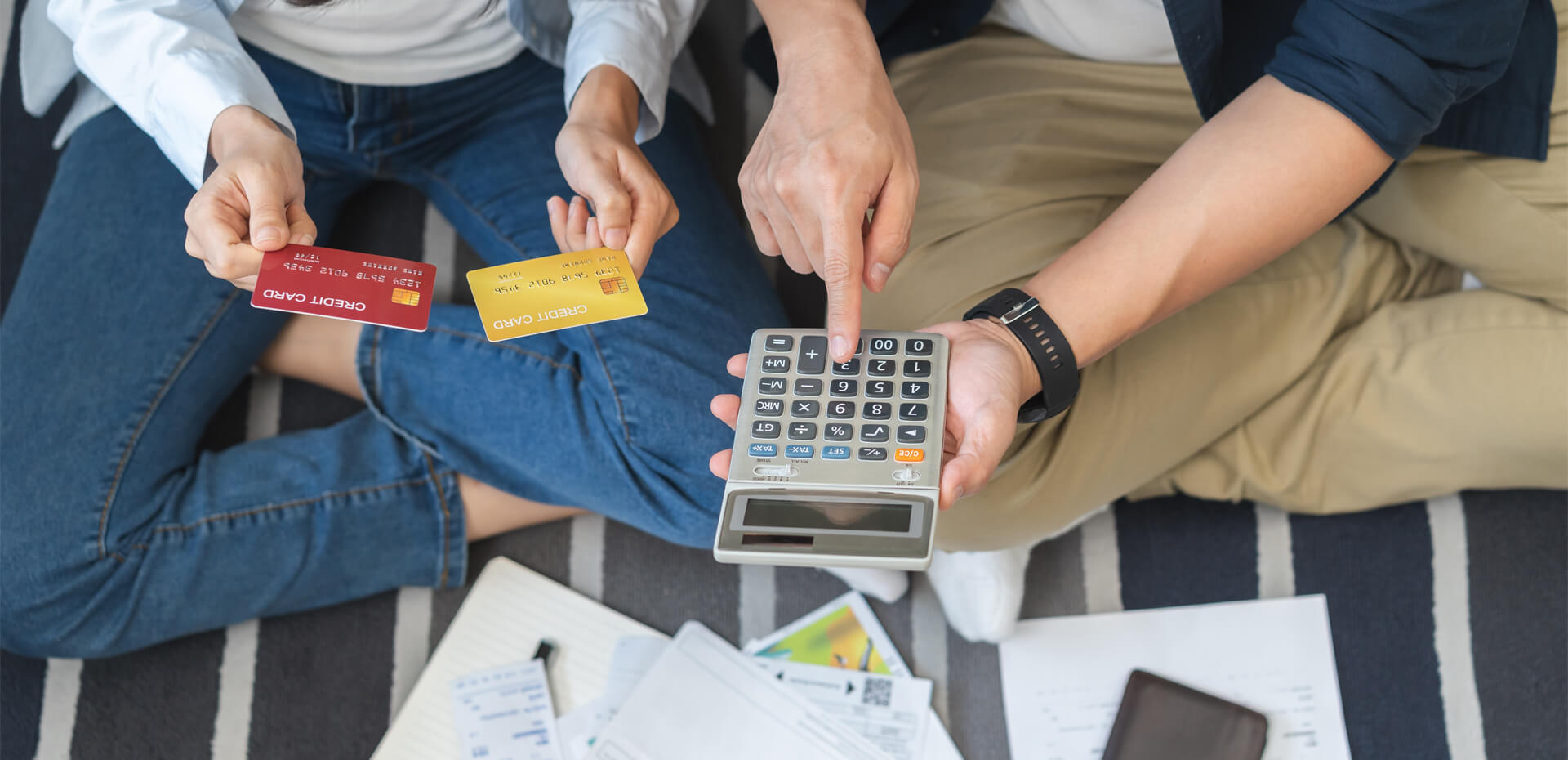 Image showing two peoples holding cars and calculating