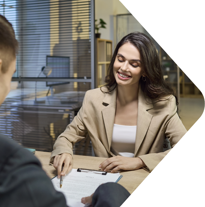 Image showing a manager explaining the most suitable insurance