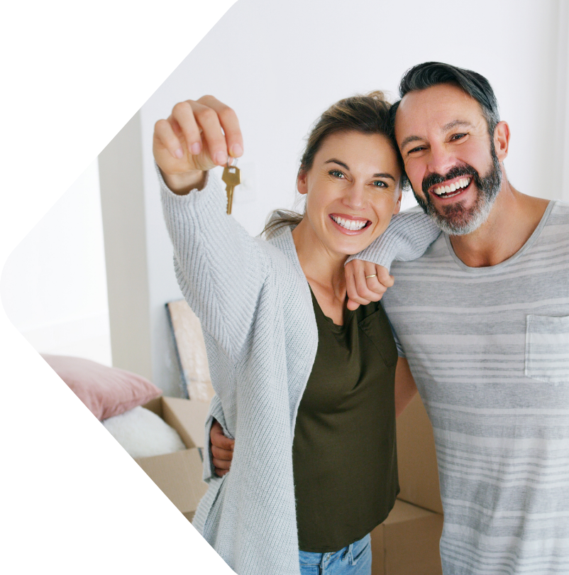 Image showing a happy couple with keys