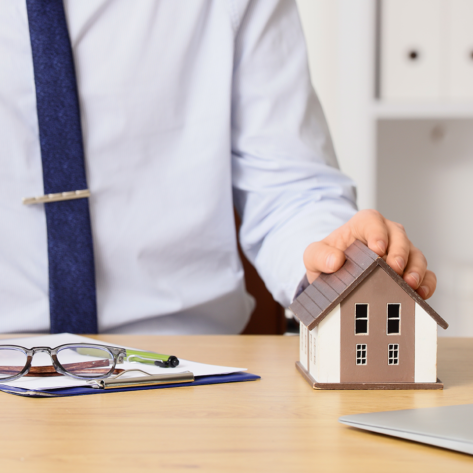 Image showing a wooden house and glasses